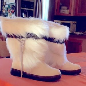 Brand new white bear paw snow boots